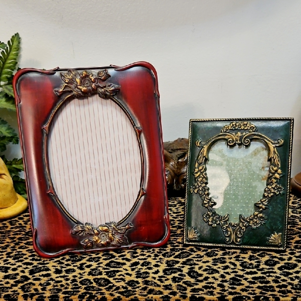 Elegant Red and Green Ornate Picture Frame Set